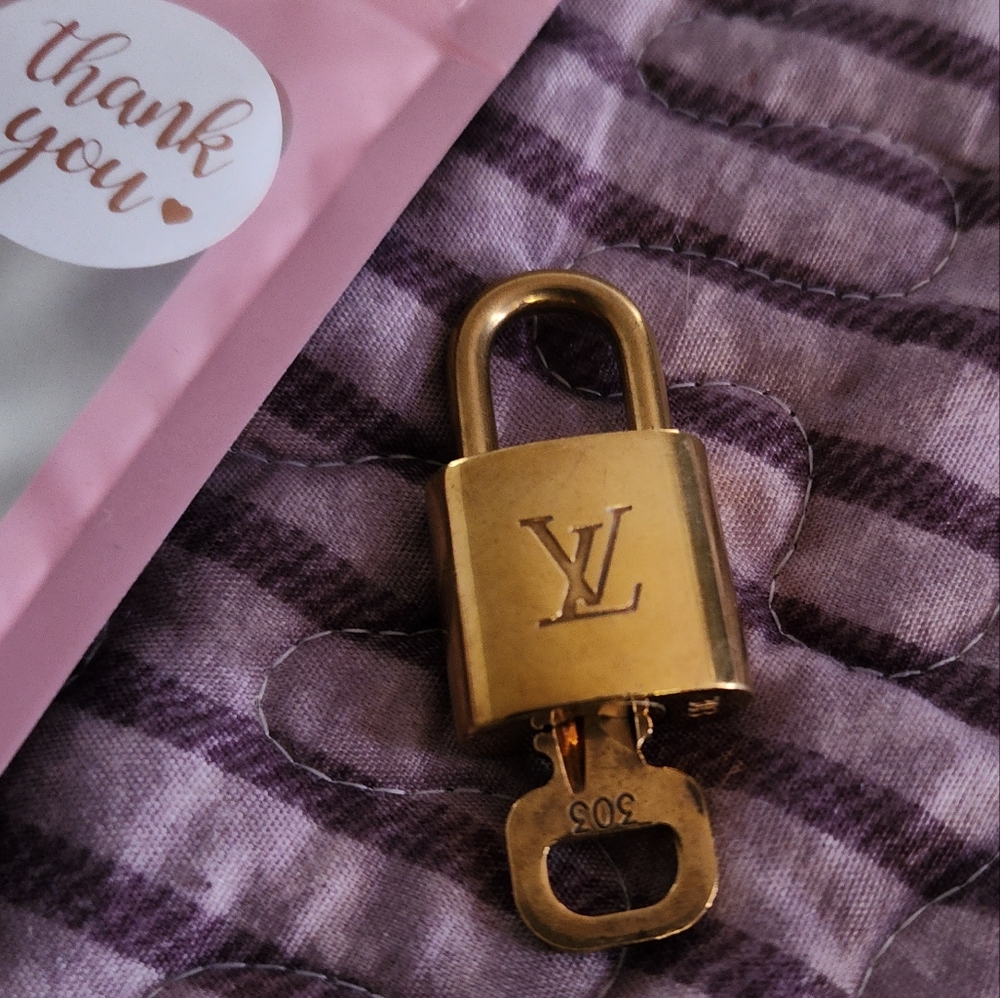 💯 AUTHENTIC Louis Vuitton #303 lock and key